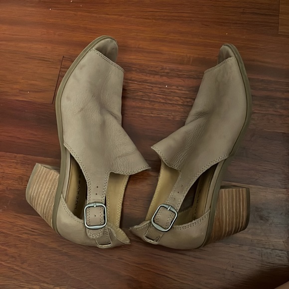 Lucky Brand open toe wedge - Picture 3 of 4